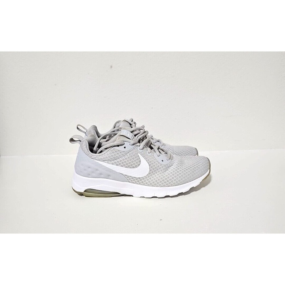 Nike Air Max Motion Womens Size 9 White Gray Athletic Shoes Sneakers 833662-010